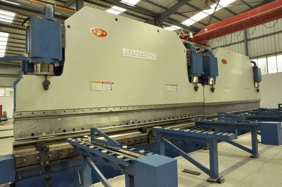 Máquina de dobra hidráulica da placa do cnc do enlace dobro para a linha de produção do pólo claro